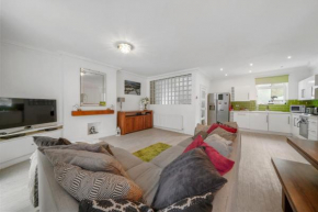 30 percent off! The Four Views - 4 Bedroom in Central Whitby